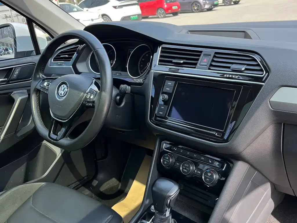 Volkswagen Tiguan L 2018 — фото 13