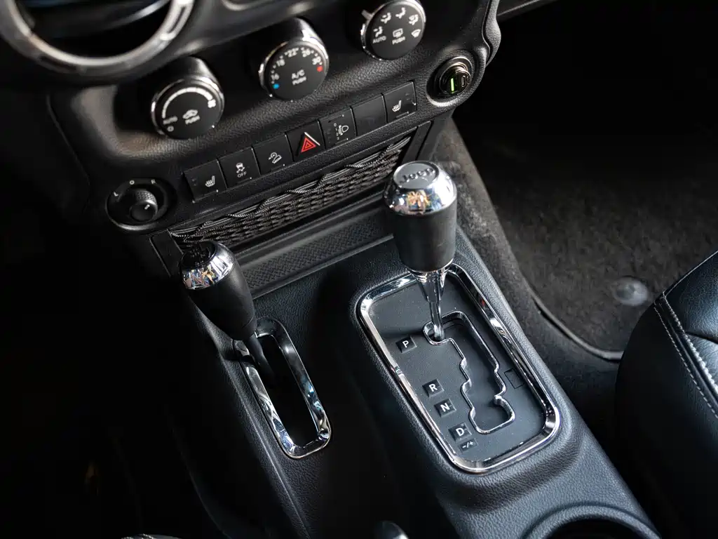Jeep Wrangler 2016 — фото 8