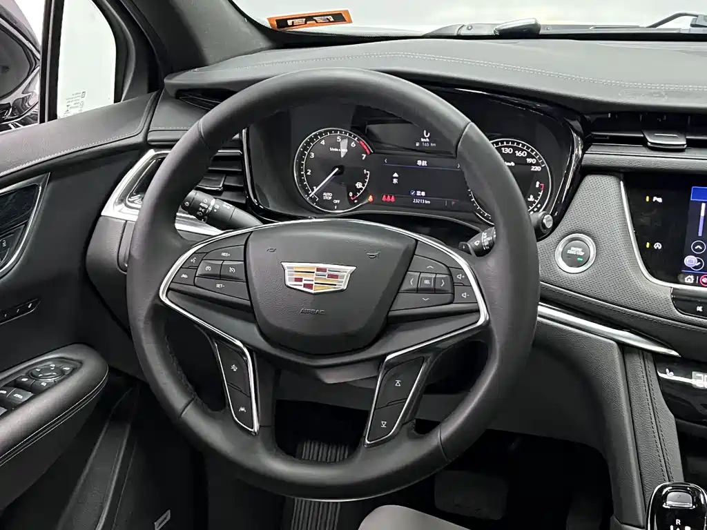 Cadillac XT5 2022 — фото 11
