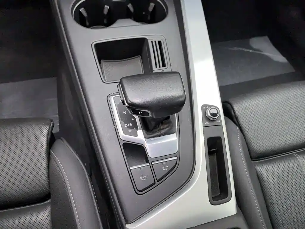 Audi A4L 2021 — фото 13