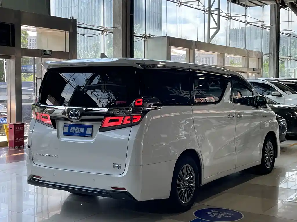 Toyota Vellfire 2021 — фото 17