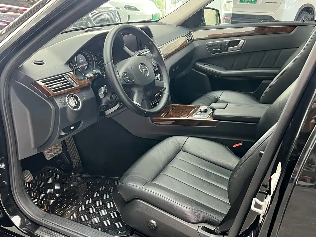 Mercedes-Benz E-Class 2013 — фото 10