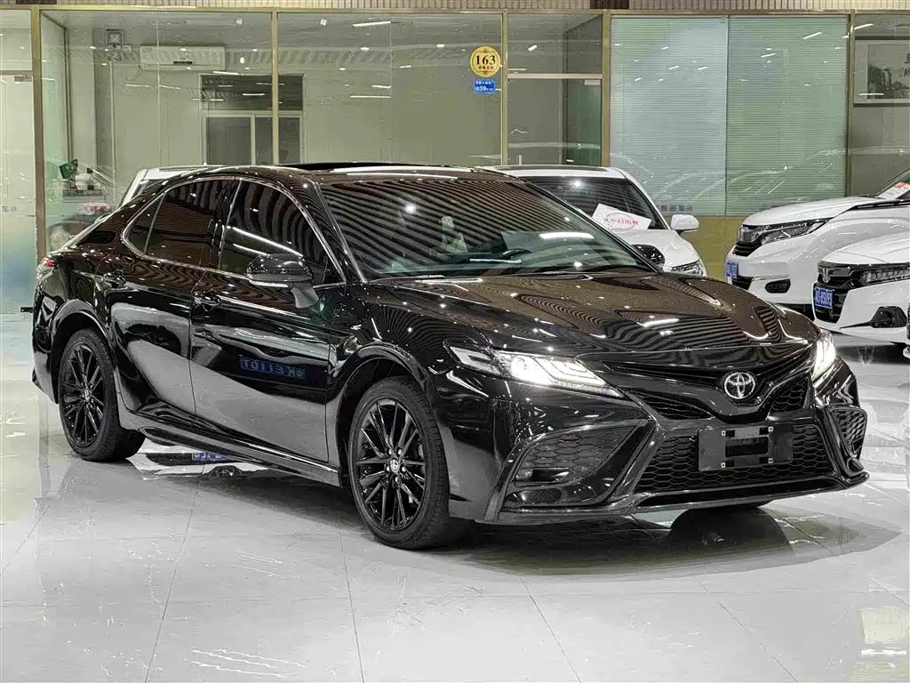 Toyota Camry 2023 — фото 3