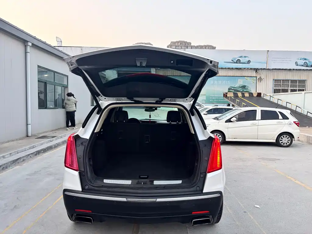 Cadillac XT5 2017 — фото 14
