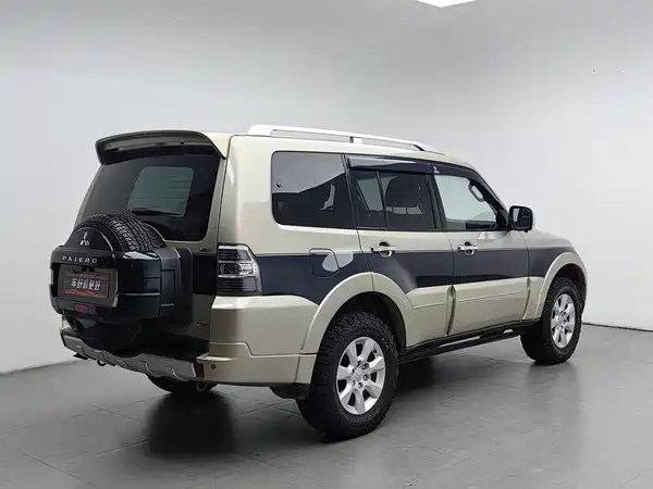 Mitsubishi Pajero 2011