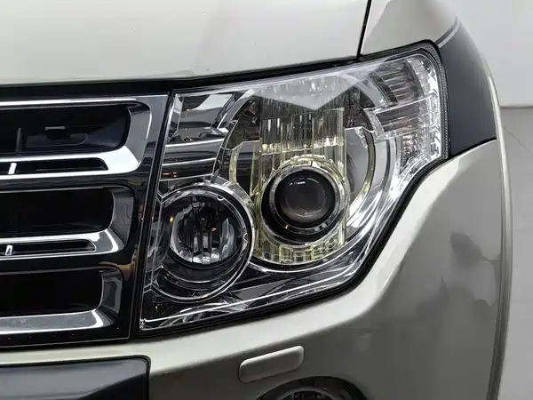 Mitsubishi Pajero 2011