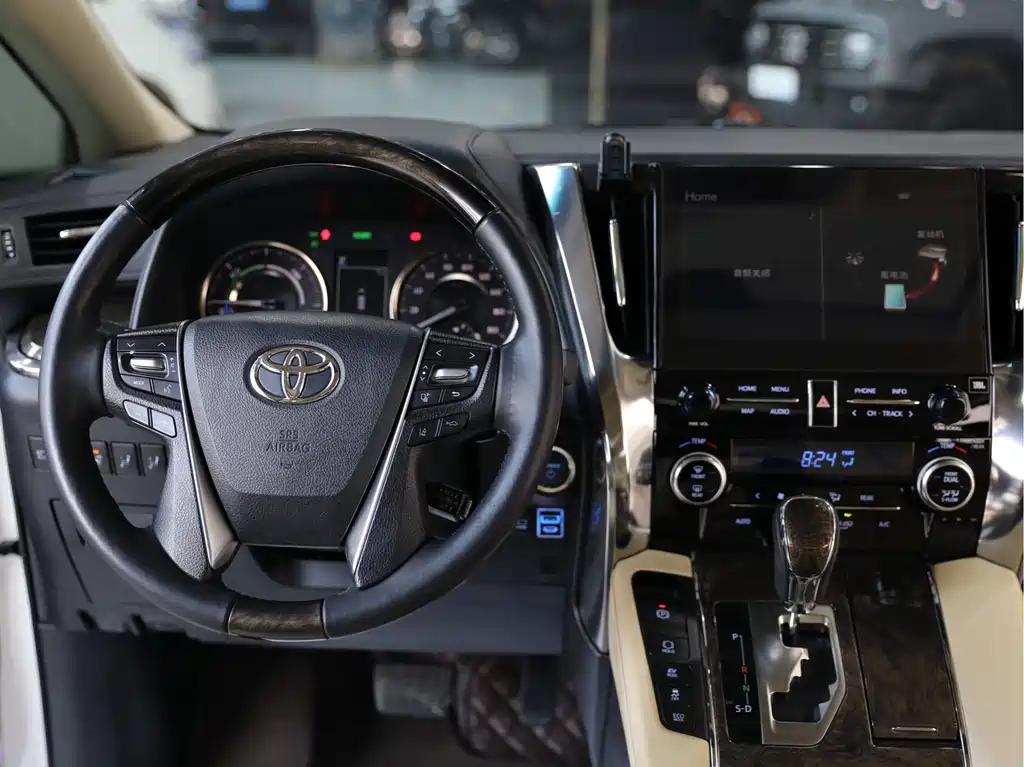 Toyota Alphard 2022 — фото 10