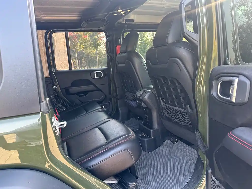 Jeep Wrangler 2021 — фото 12