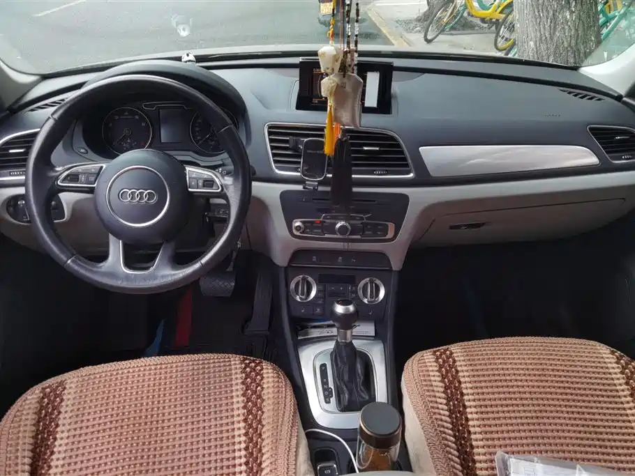 Audi Q3 2015 — фото 12