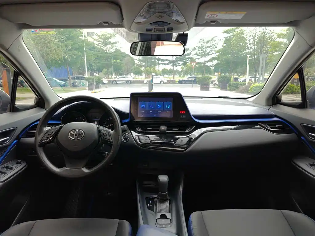 Toyota C-HR 2022 — фото 11