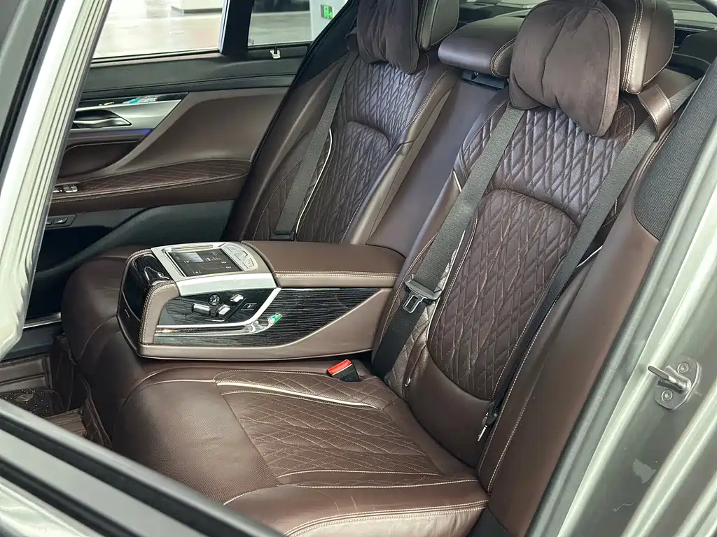 BMW 7 Series 2019 — фото 10
