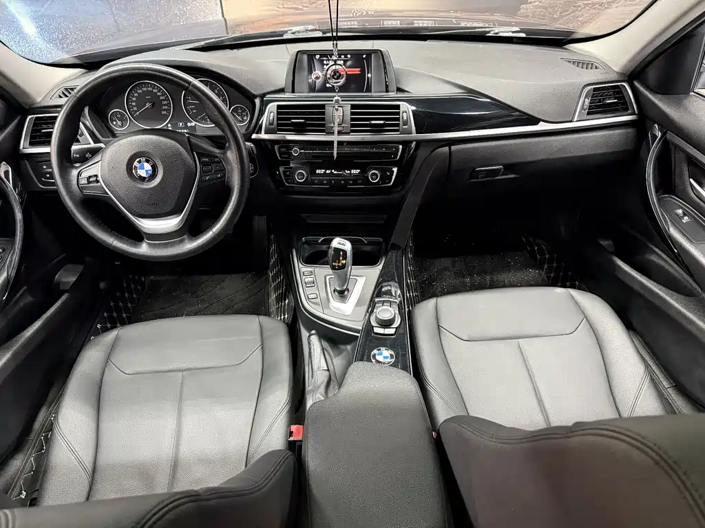 BMW 3 Series 2017 — фото 5