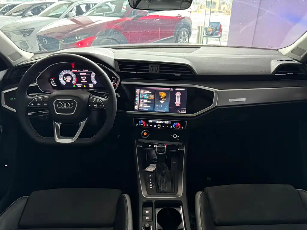Audi Q3 2023 — фото 11