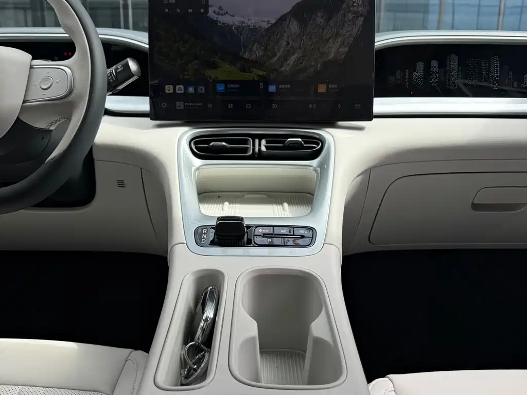 Geely Galaxy Starwish 2025 — фото 11