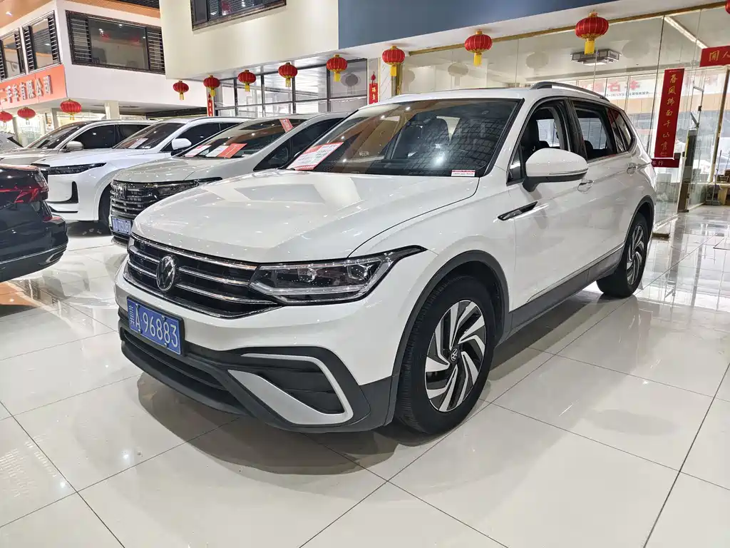 Volkswagen Tiguan L 2022 — фото 1