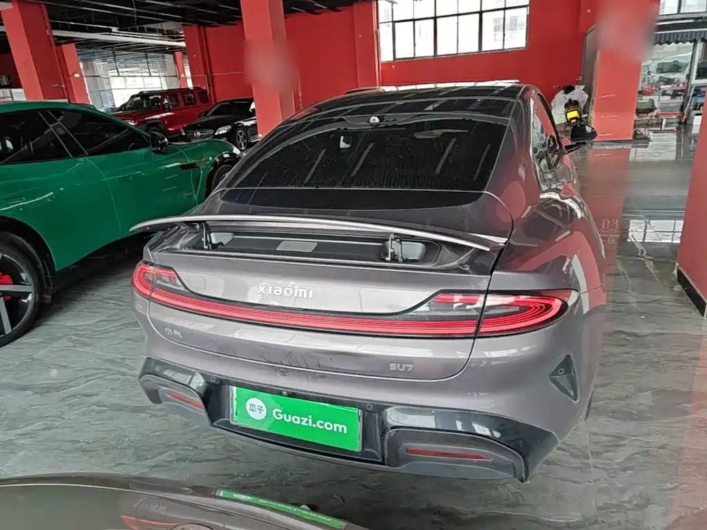 Xiaomi SU7 2024