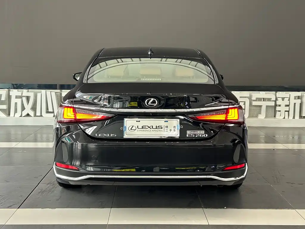 Lexus ES 2018