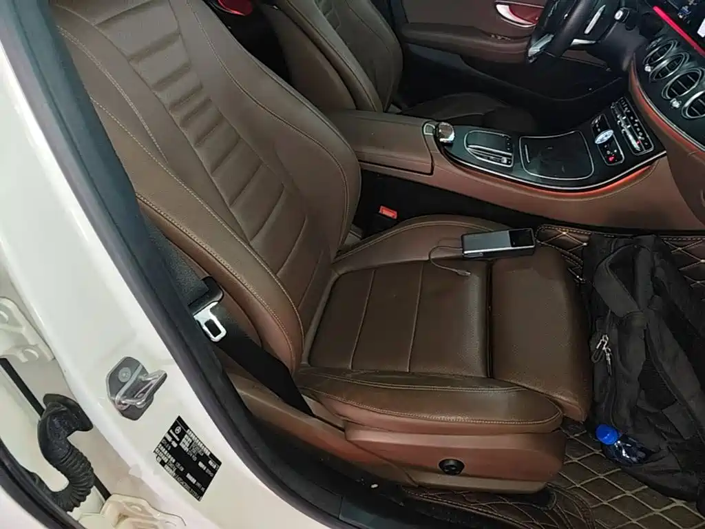 Mercedes-Benz E-Class 2019 — фото 25