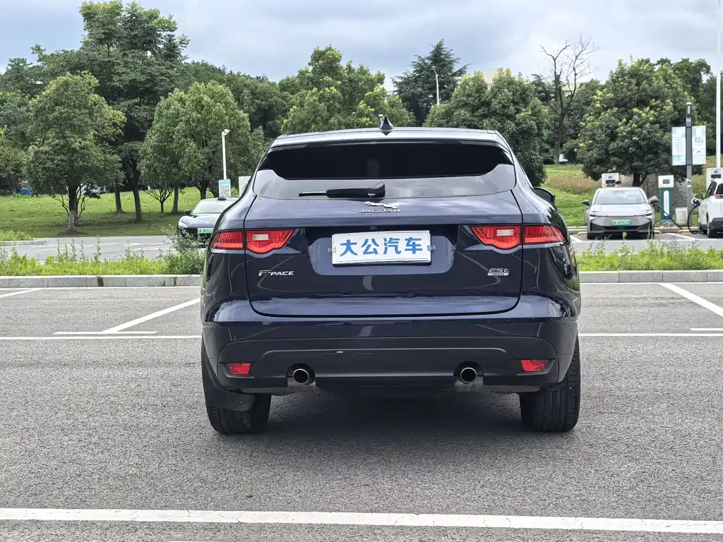 Jaguar F-PACE 2018 — фото 15