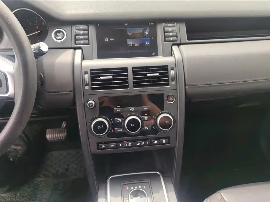Land Rover Discovery Sport 2017 — фото 13