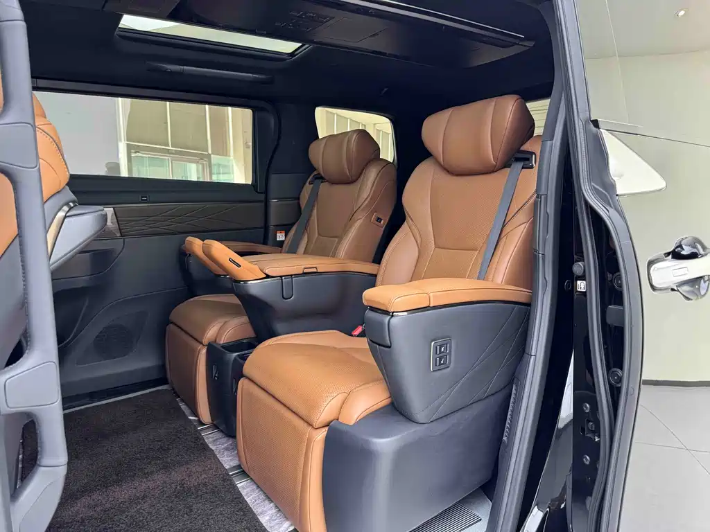 Toyota Vellfire 2024 — фото 5
