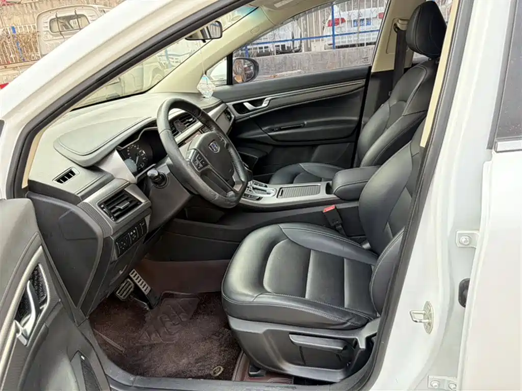 Geely Emgrand GS 2017 — фото 14
