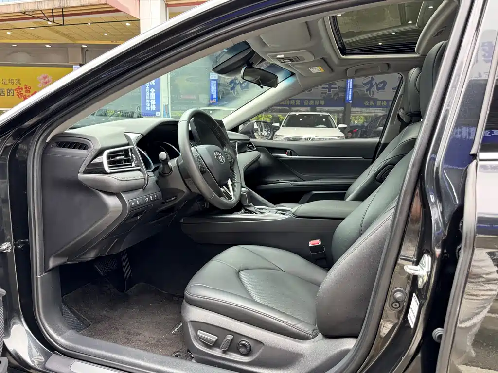 Toyota Camry 2023 — фото 16