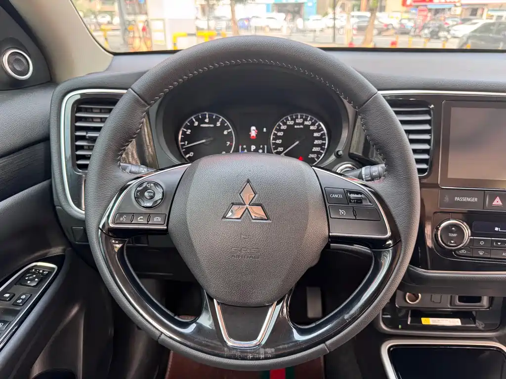 Mitsubishi Outlander 2020 — фото 10