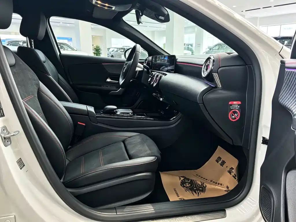 Mercedes-Benz A-Class 2024 — фото 10