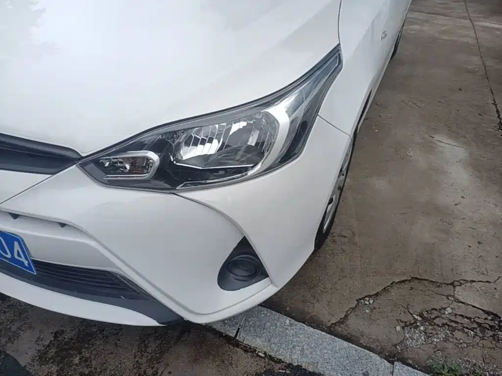 Toyota Yaris L 2017 — фото 18