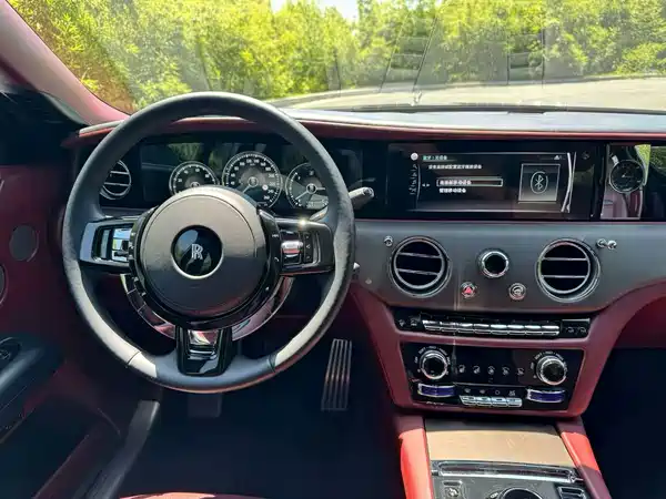 Rolls-Royce Ghost 2025