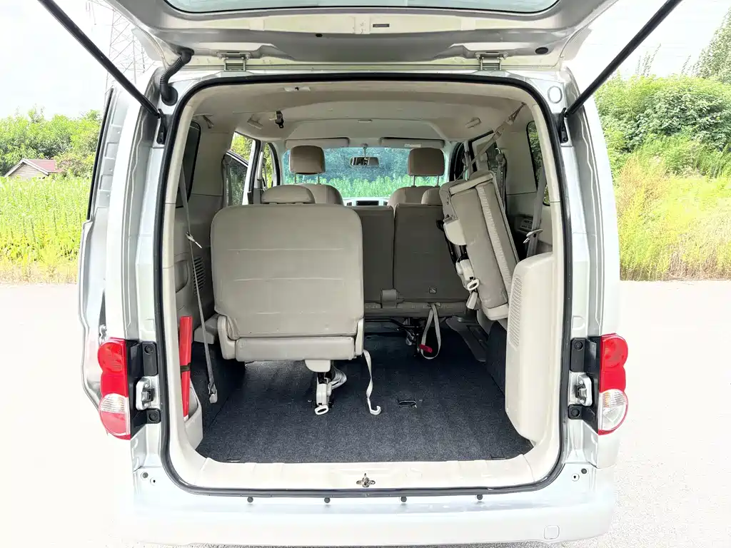 Nissan NV200 2018 — фото 20