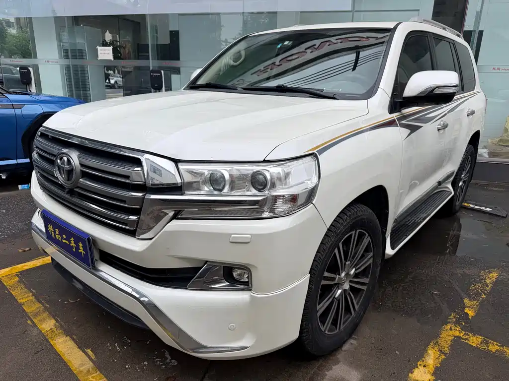 Toyota Land Cruiser 2018 — фото 1