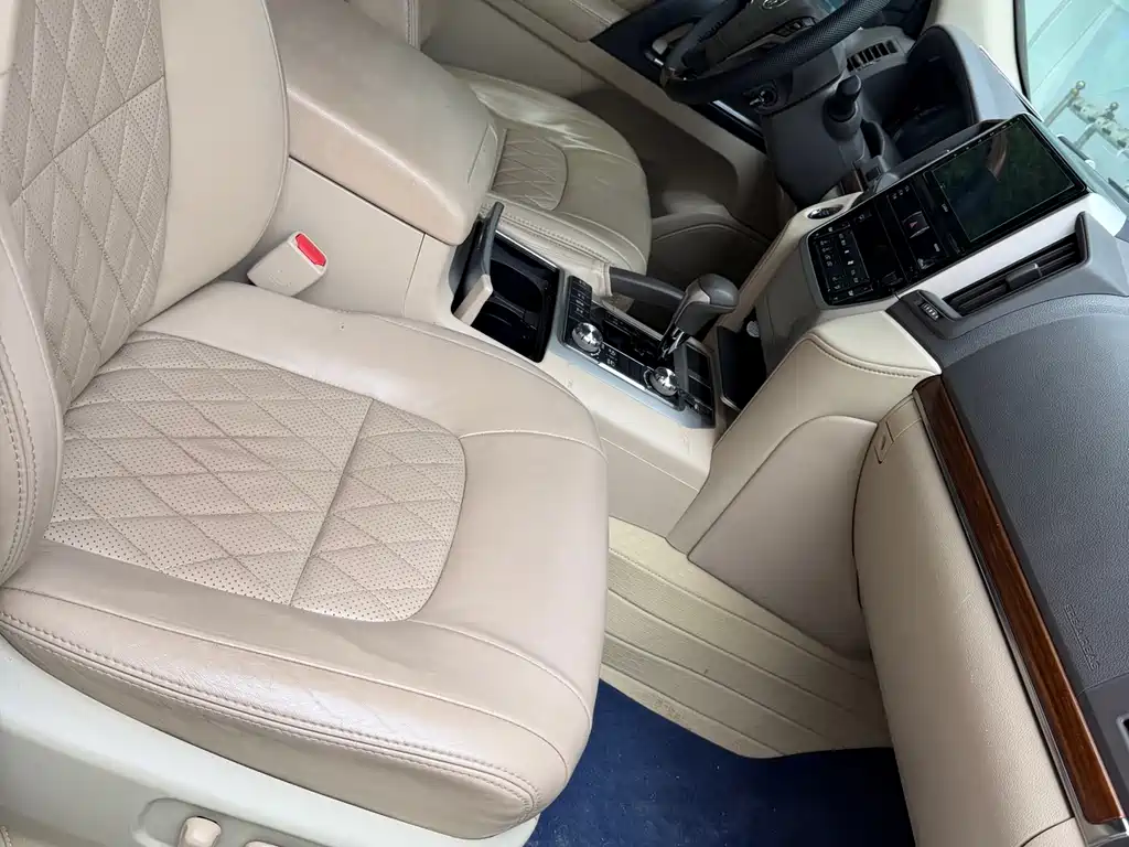 Toyota Land Cruiser 2018 — фото 15