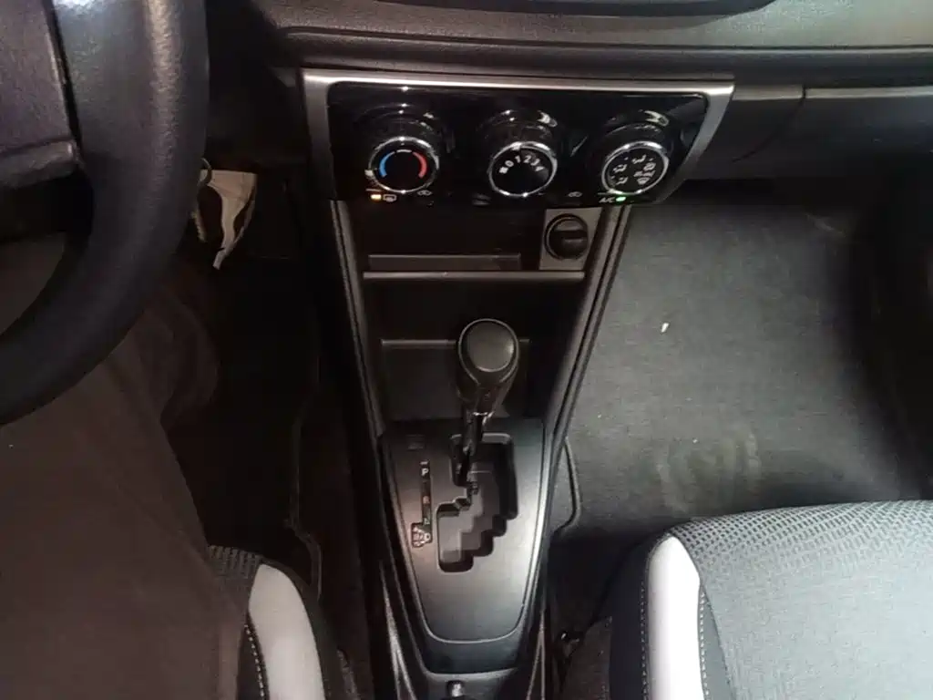 Toyota Yaris L 2020 — фото 14