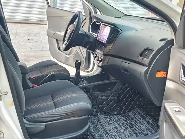 Dongfeng Fengshen AX3 2016