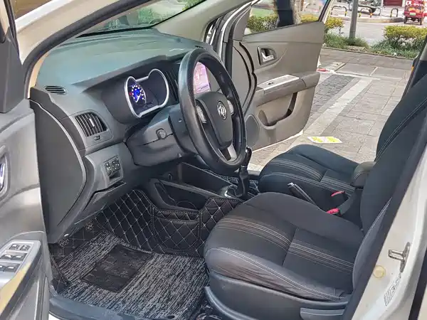Dongfeng Fengshen AX3 2016