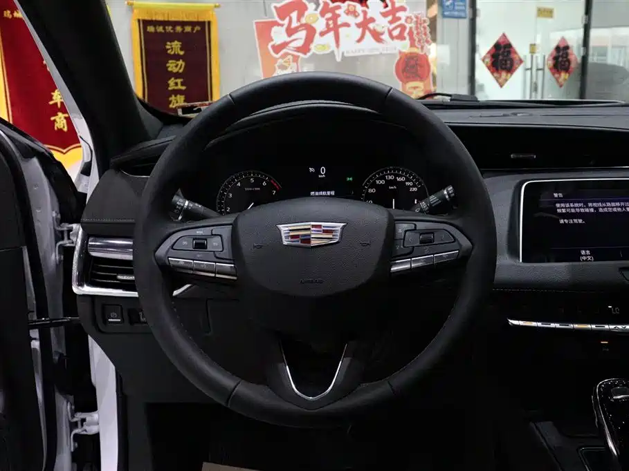 Cadillac XT4 2022 — фото 15