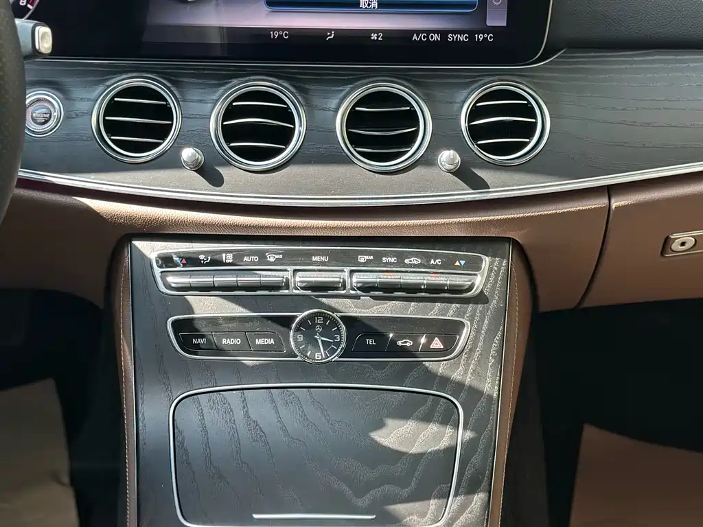 Mercedes-Benz E-Class 2020 — фото 17