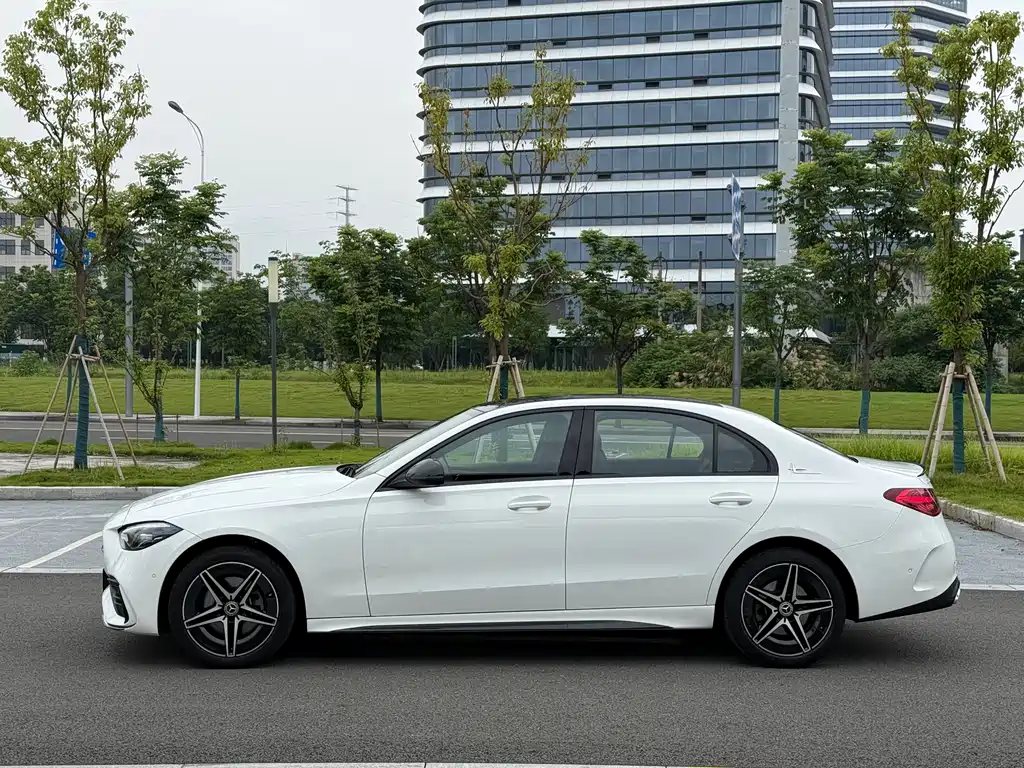 Mercedes-Benz C-Class 2024