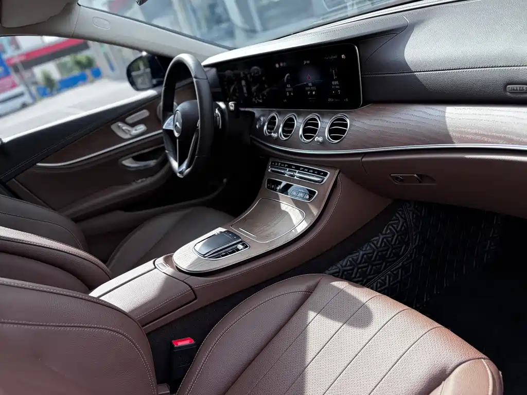 Mercedes-Benz E-Class 2023 — фото 10