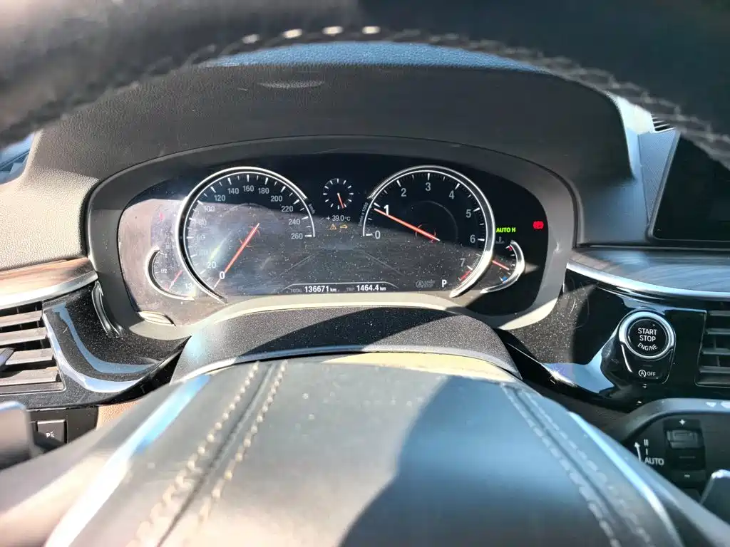 BMW 5 Series 2018 — фото 12