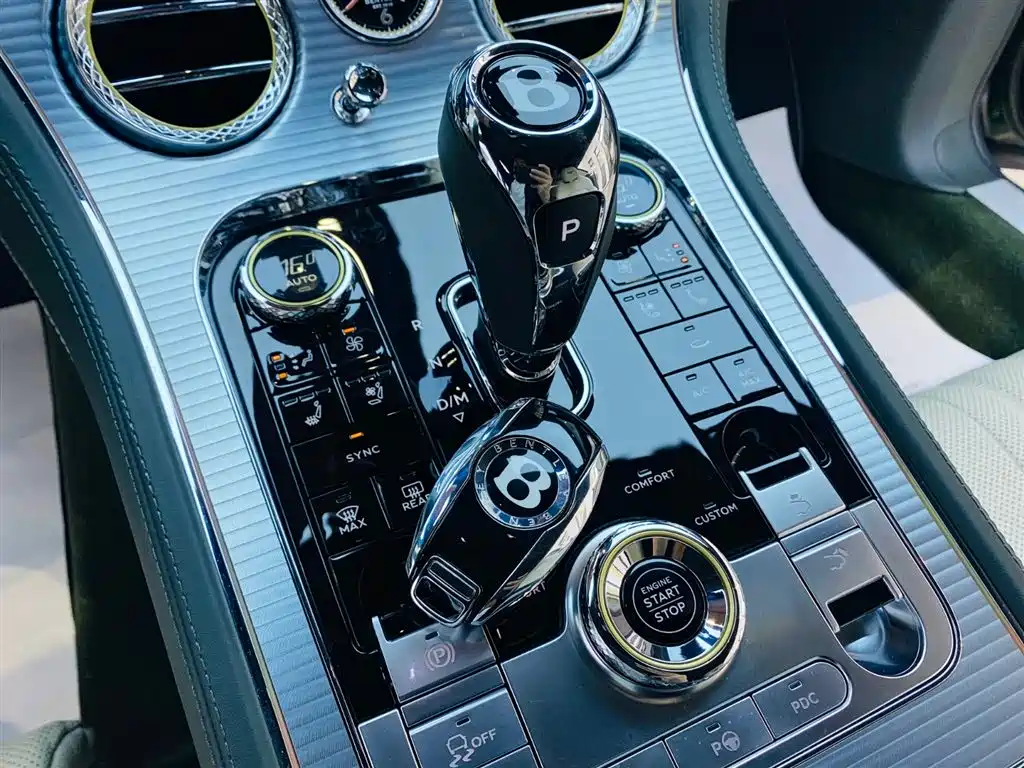 Bentley Continental 2021 — фото 13