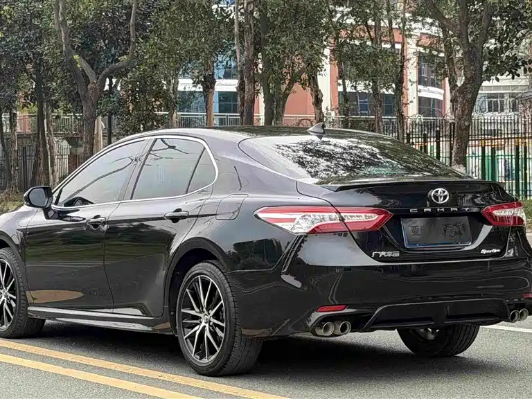 Toyota Camry 2023 — фото 4