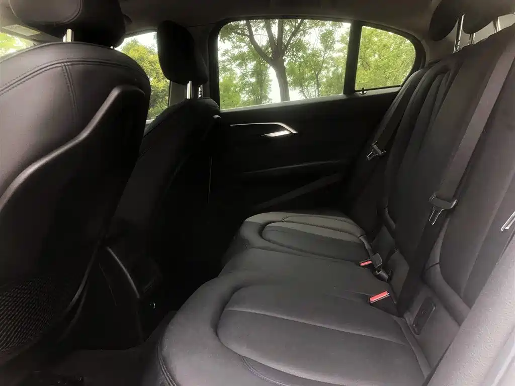 BMW 1 Series 2017 — фото 12
