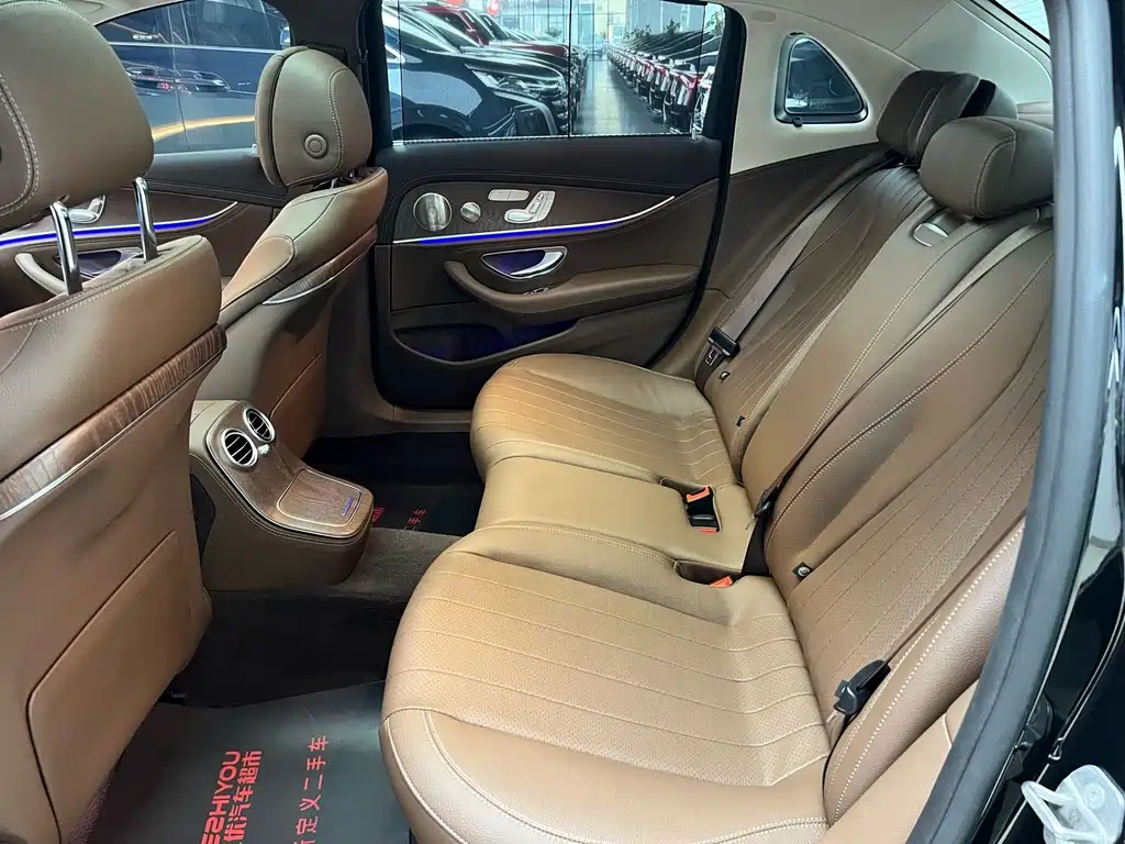 Mercedes-Benz E-Class 2022 — фото 10