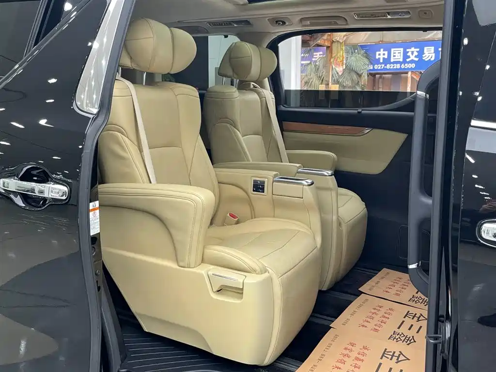 Toyota Alphard 2020 — фото 14