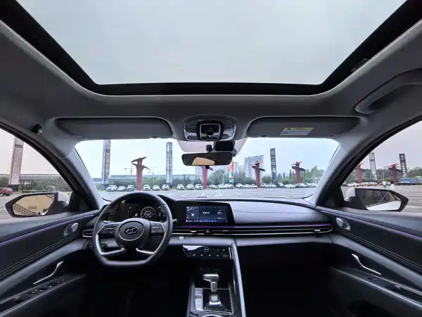 Hyundai Elantra 2023