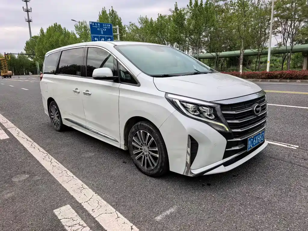 GAC Motor Trumpchi M8 2022 — фото 3