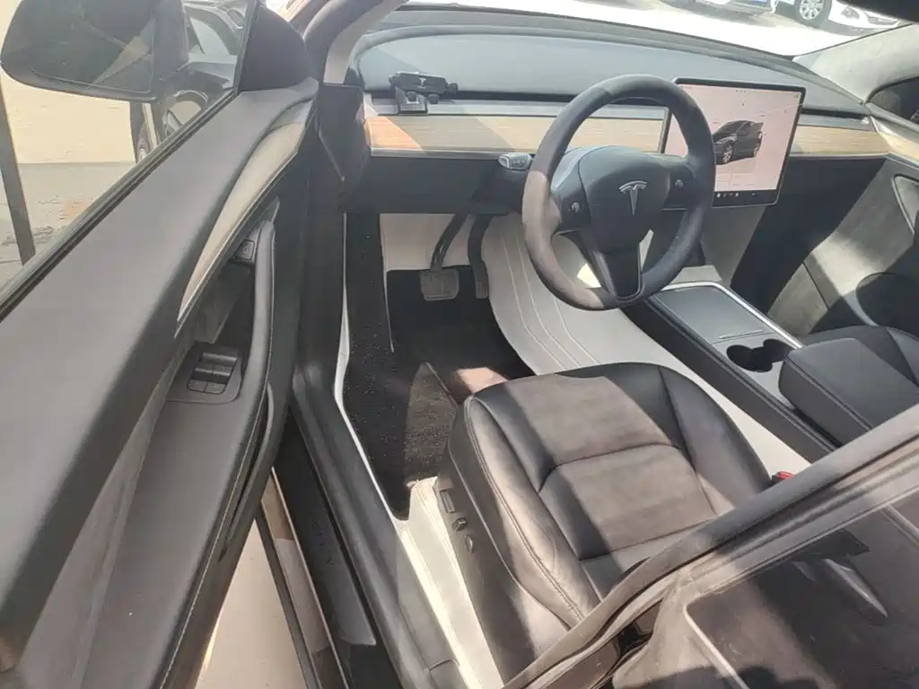 Tesla Model Y 2023 — фото 16